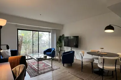 a living room with a table and chairs at Serenity Retreat in Santa Monica in Los Angeles