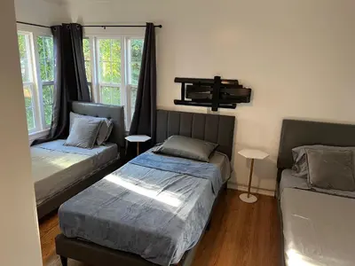 a bedroom with two beds and two windows at Modern 4bed 3bath home with piano near Universal Studio & Hollywood for 10 in Studio City
