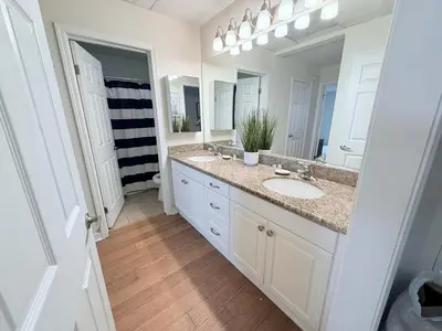 a bathroom with a sink and a large mirror at Luxury Meets Sea of Dreams in Los Angeles