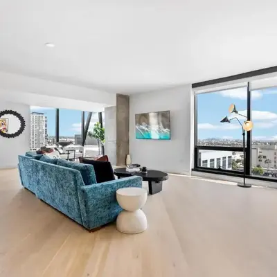 Rooftop Pool Modern 2BR