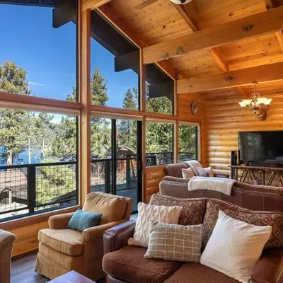 Ultimate Lakeview Lodge and ON THE LAKE! with a Hot-Tub!