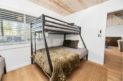 a bedroom with a bunk bed in a room at Newly Renovated Villa 6 Beds Fenced-in Backyard in Big Bear Lake