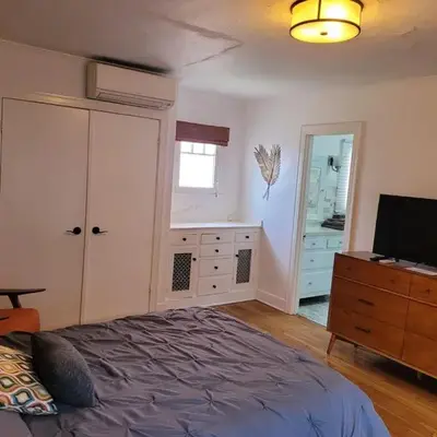 Beautiful Bungalow Five in Hollywood!
