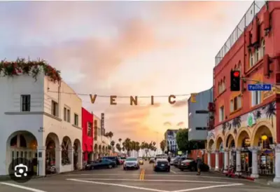 a city street with a traffic light and a sign that reads venneau at Walk to Santa Monica Beach, Pier, Boardwalk and Venice in Los Angeles