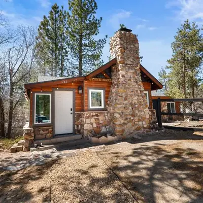 StoneHauz was built in 1926! It's a REAL CABIN!