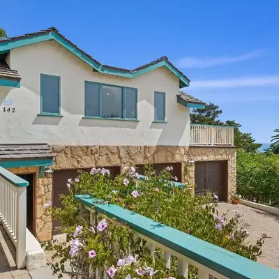 Blue Ocean View Retreat - Minutes to Beach