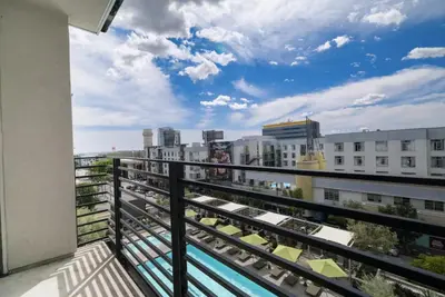 a balcony with a view of a city at Prime Santa Monica 1 bed & bath in Los Angeles