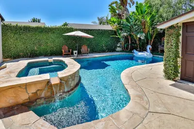 a swimming pool in a backyard with a swimming poolvisor at City Paradise Saltwater Pool-Spa and Ping-Pong in Los Angeles