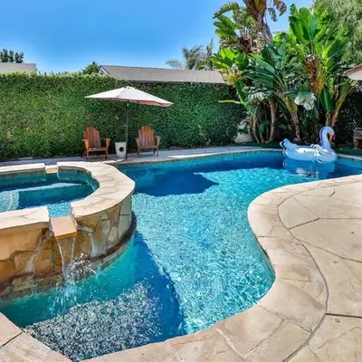 City Paradise Saltwater Pool-Spa and Ping-Pong