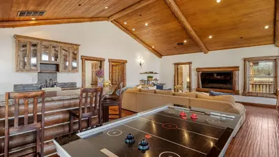 Gallery image of Bear Loop by AvantStay Group Cabin Lake Mountain View w Fireplace Games in Minnelusa