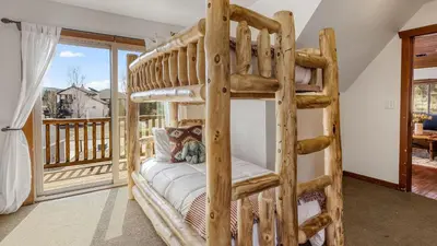 Gallery image of Bear Loop by AvantStay Group Cabin Lake Mountain View w Fireplace Games in Minnelusa