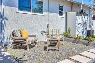 two chairs and a table in front of a building at Walgrove Guest House in Los Angeles