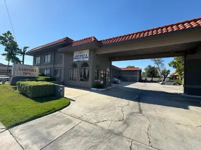 a garage inn sign in front of a building at Vista Motel - Riverside in Riverside