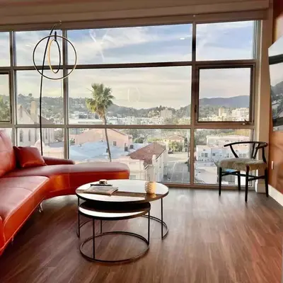 Penthouse 2 Bedroom with Hollywood Sign View!