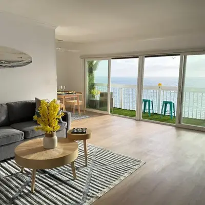 Redondo Oceanfront Gem 2BR BA Balcony & Parking 335