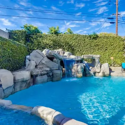 Beautiful Backyard Oasis 5 bedroom 3 Bathroom Home