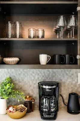 a blender sitting on a counter in a kitchen at Newly Remodeled Cozy Beach Retreat Ocean Views in Manhattan Beach