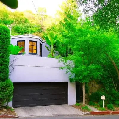 Enchanting Hollywood Hills Oasis with Tree-Top Views