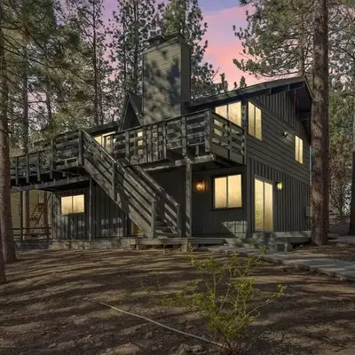 Cowboy Cabin with Lake Views