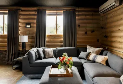 a living room with a couch and a table at Retreat to the Rocks Historic Film And Music Getaway in Chatsworth Lake Manor
