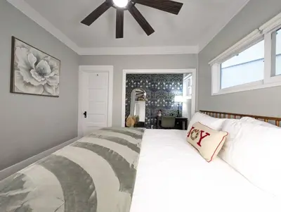 a bedroom with a bed and a ceiling fan at Spa, Parking, King Bd, Desk, 7 Min Walk to Beach in Long Beach