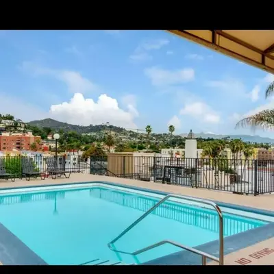 2BR Hollywood Apt with Rooftop Pool & Stunning Views