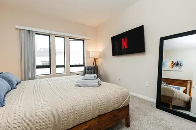 a bedroom with a large bed and a mirror at Stunning 2 bedroom near by The Grove in Los Angeles