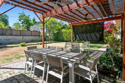 a patio with a table and chairs under a pergola at 4bed 3bath spacious modern piano home near Universal Studio and Hollywood for 10 in Studio City