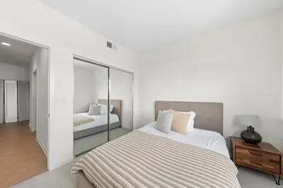 a white bedroom with a bed and a mirror at The Iris-Modern 3BD in the Heart of Marina del Rey-Pool,Gym,Jacuzzi-Near LAX in Los Angeles