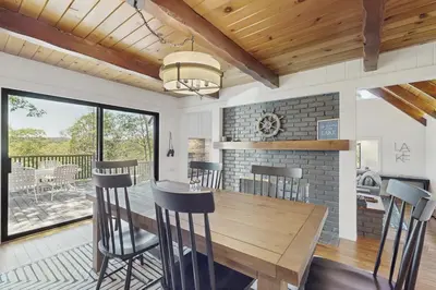 a kitchen and dining room with a wooden table and chairs at The Kingsview Lakehouse in Lake Arrowhead