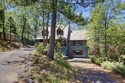 a house with a driveway in front of a house at The Kingsview Lakehouse in Lake Arrowhead