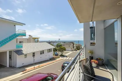 a balcony with a view of a street at The Blue Wave - 3 blocks from Manhattan Beach Pier in Manhattan Beach