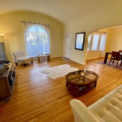 Tranquil Comfortable 2BR Home Mid Wilshire