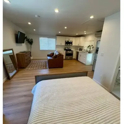 PRIVATE modern studio Guesthouse
