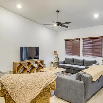 9 Mi to Dtwn Bakersfield Pet-Friendly Home