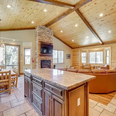 Walkable Big Bear Lake Home with Private Hot Tub!