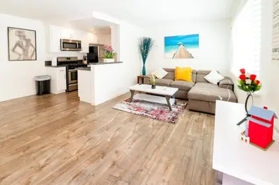 a living room with a couch and a table at Cozy Stylish 1-Bedroom In Hollywood With Free Gated Parking in Los Angeles