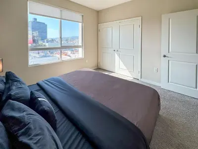 Gallery image of Stylish Mid-Wilshire Apt, Free Parking, Gucci Art, 10mins to Cedars in Los Angeles