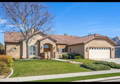 a large house with at Spacious 4BR 3BA Home KING Suite Pool Sleeps 8 in Bakersfield