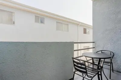 Gallery image of Blueground Melrose fireplace nr Griffith Park LAX-1382 in Los Angeles