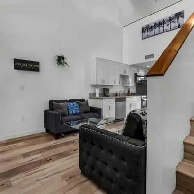 Stylish 1 Bedroom Loft in Hollywood Balcony Free Gated Parking In Unit Laundry