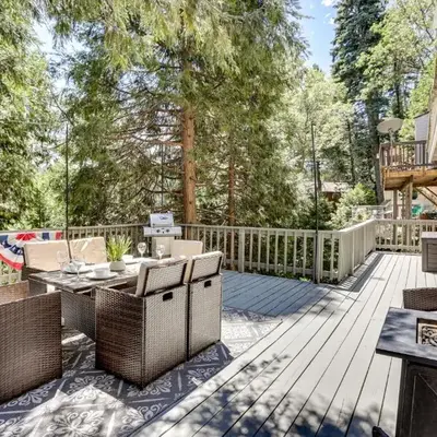 2 Mi to Lake Arrowhead Pet-Friendly Cabin