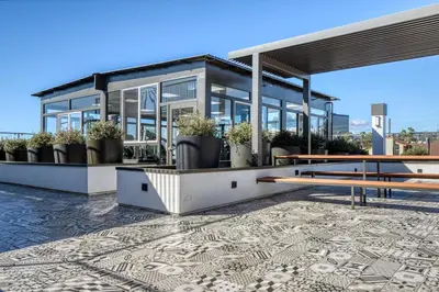 a building with potted plants on the roof at Blueground Sawtelle rooftop nr Culver City Park LAX-1373 in Los Angeles