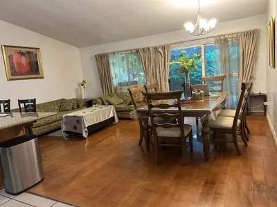 a living room with a table and a couch at \u6e29\u99a8\u5c0f\u5c4b in Ontario