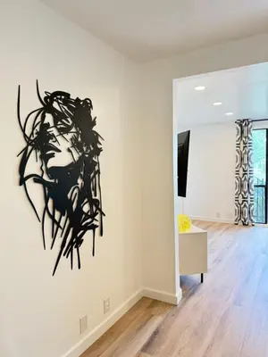a living room with a black heart on the wall at Modern Duplex with 6 beds and Sofa bed in Miracle Mile Longwood in Los Angeles