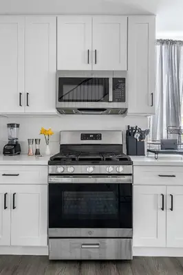 Gallery image of Stylish 4BR w Parking, Near USC, DTLA and Expo Park in Los Angeles