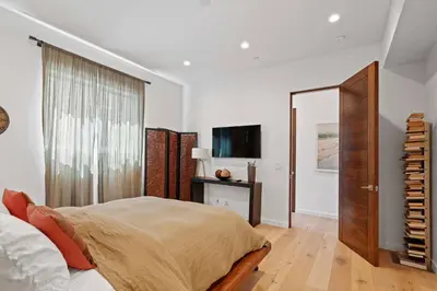 a bedroom with a large bed and a mirror at Vast Mar Vista Residence in Los Angeles