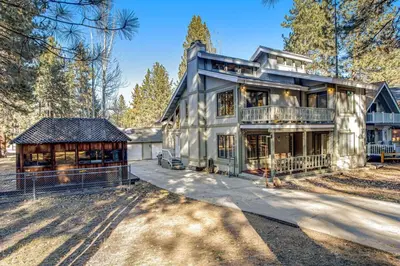 an image of a large house at Summit Hideaway ~ Fantastic Mountain getaway with private hot tub, free Wi-Fi, full kitchen, & more in Big Bear Lake