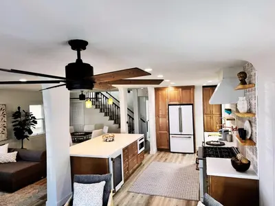 a kitchen and living room with a kitchen and a living room at Beach Life in Belmont Shore in Long Beach