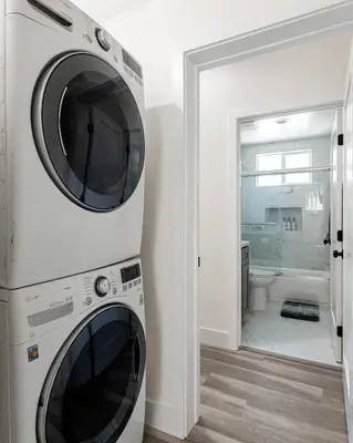 a washer and dryer in a bathroom with a tub at Sunset Chateau Hollywood in Los Angeles